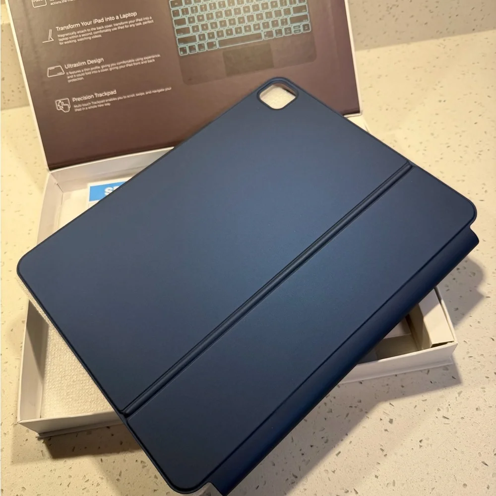typecase EDGE iPad keyboard case w/ Trackpad - BRAND NEW